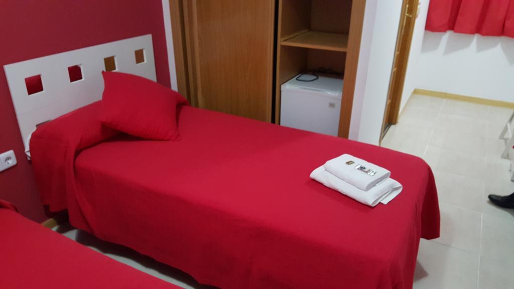 Hostal El Parque San Martin De La Vega Luaran gambar