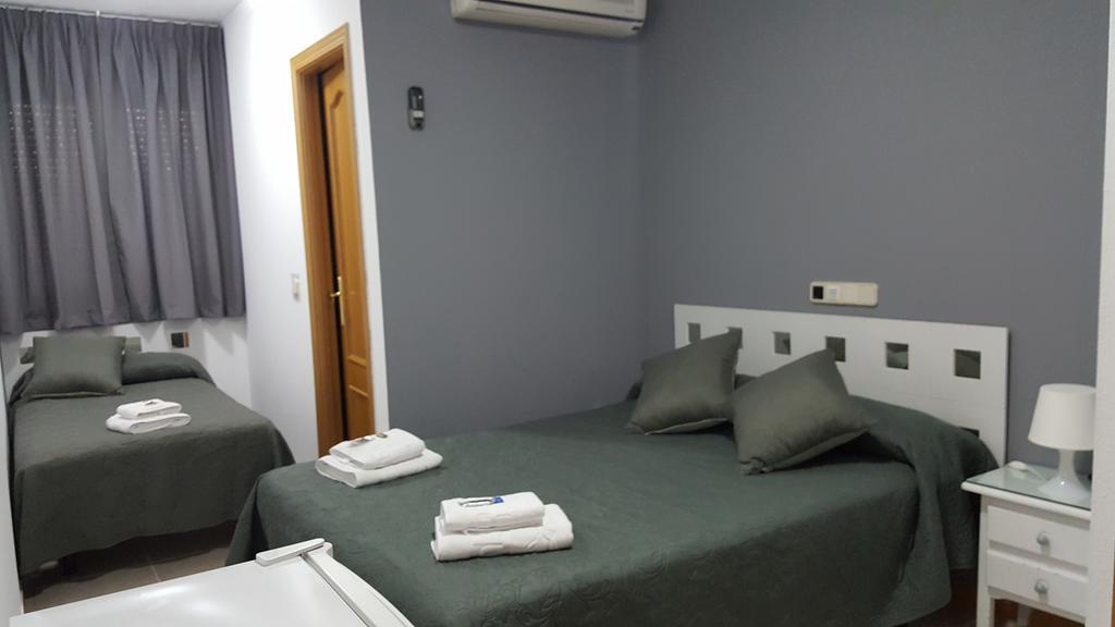 Hostal El Parque San Martin De La Vega Luaran gambar