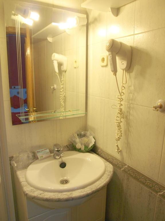 Hostal El Parque San Martin De La Vega Luaran gambar