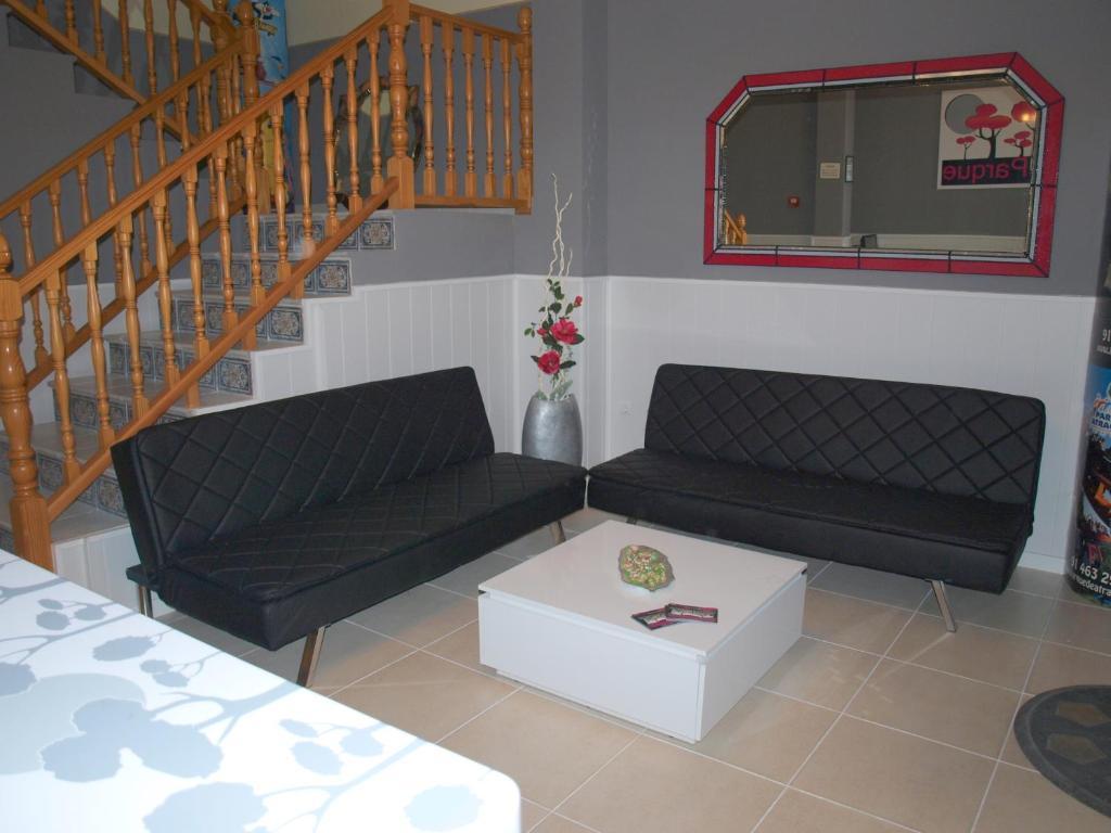Hostal El Parque San Martin De La Vega Luaran gambar